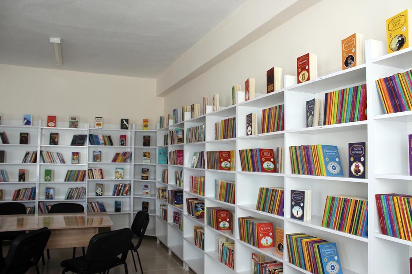 Türkiye Öğrenci Meclisi Nusaybin'e kütüphane yaptı